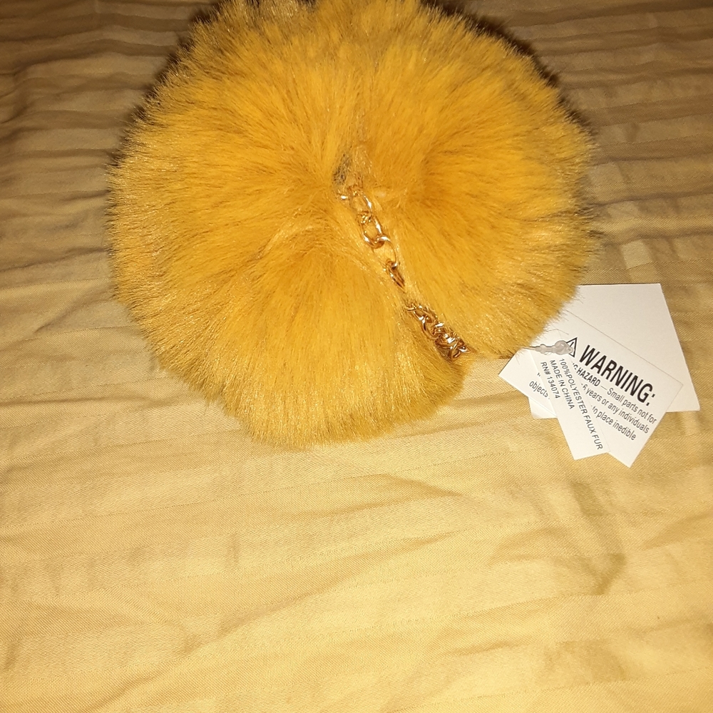 Keychain pompom - Picture 3 of 3